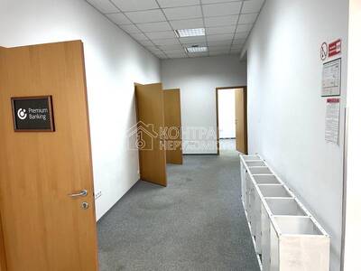 Здам фасадне приміщення 230м Центр  метро Наукова