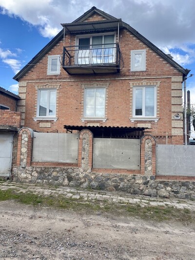 Продам 2- х поверховий будинок місто Богодухів