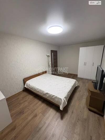 Продаж 1к квартири  36 кв. м  Центр  метро Наукова