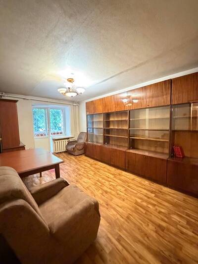 Продам 2-х кім.кв. на Аерокосмічному просп. (Гагаріна), 56.