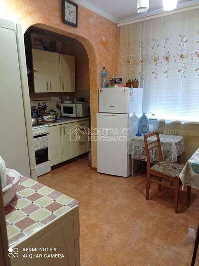 3к квартира 65м² з покращеним плануванням та ремонтом — вул. Амосова