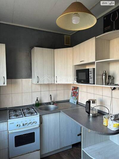 Продаж 1-к квартири 27 кв. м  на просп. Перемоги