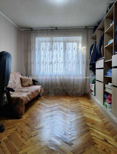Продам 4-ком квартиру. Рядом метро Академика Павлова