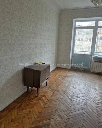 Продам 2 ком кв.,сталинка метро \