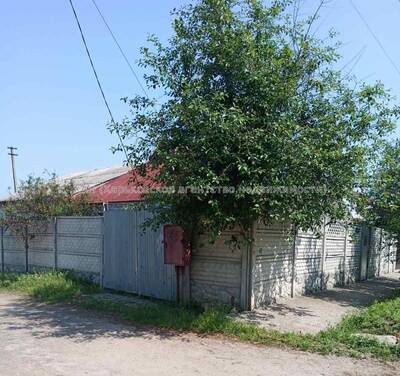 Продам будинок ст метро 23 серпня.
