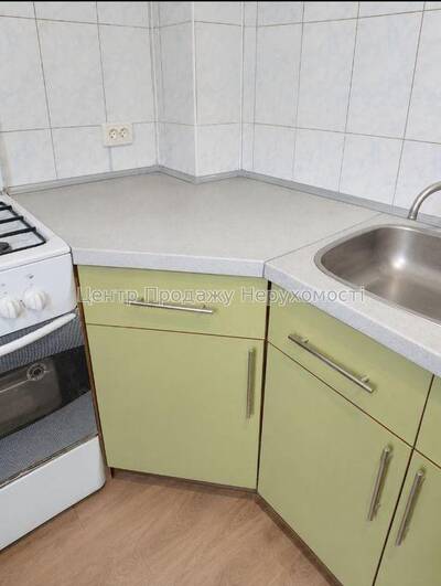 Продам 1к. квартиру недалеко від станцій метро Метробудівників, Спортивна, Захисників України