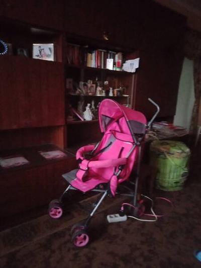 Прогулочная коляска, трость, розовый цвет, 2 положения: Сидячее и Лежащее.