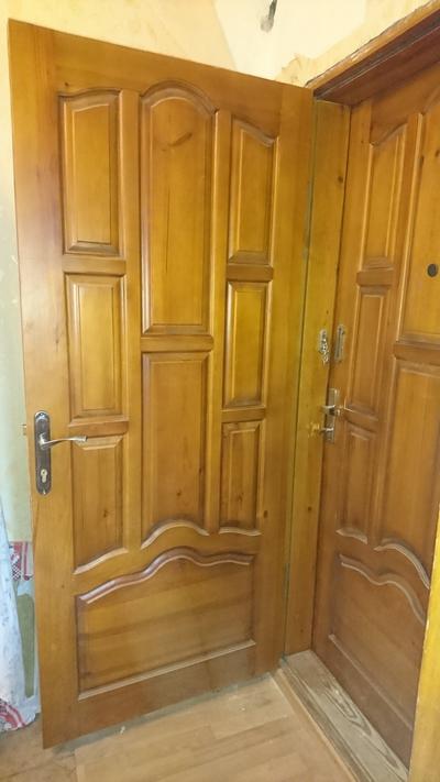 Двойная входная деревянная дверь