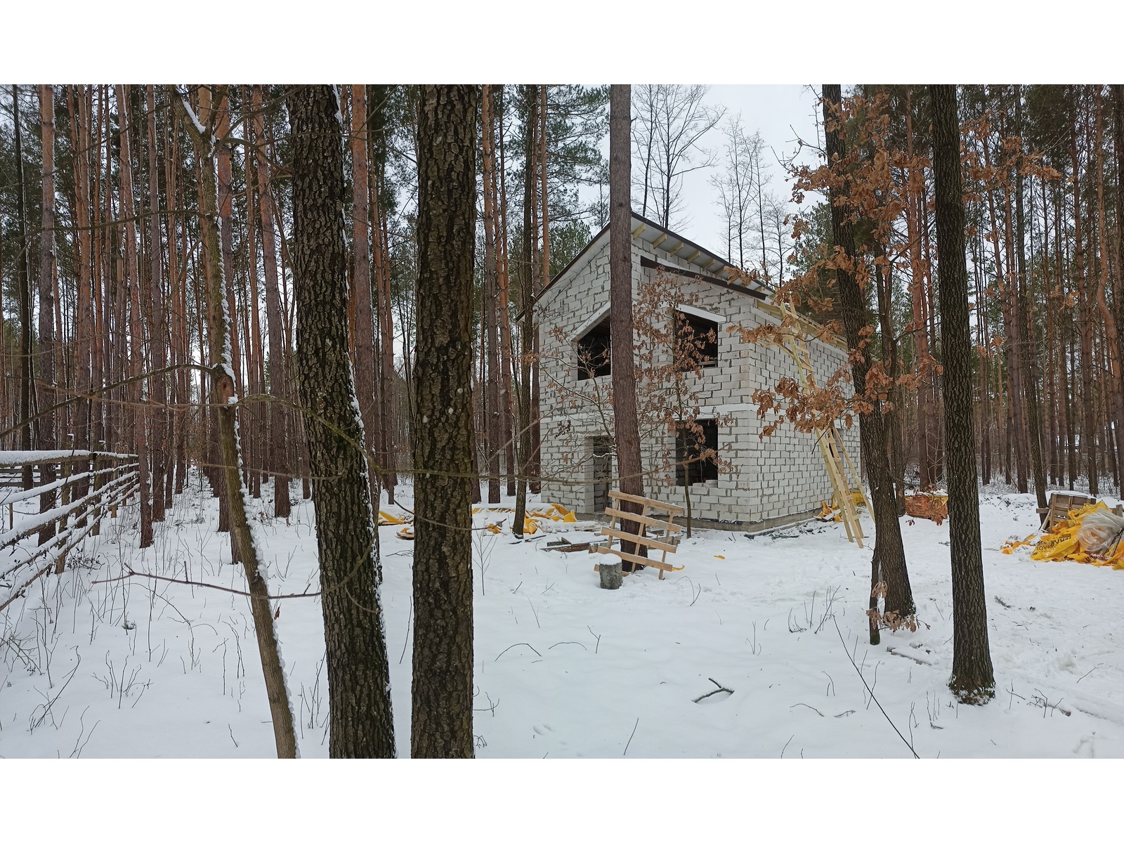 Продам дом в сосновом лесу с. Пряжево. Купити будинок . Продаж будинків ,  Житомирський район на aviso.ua