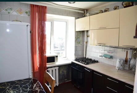 2 кімнатна квартира з видовим балконом в центрі