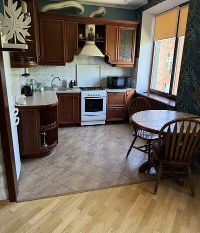 Продаж 2 кімнатної квартири сталінка