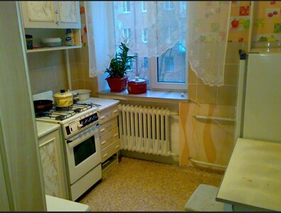 Цент міста 2-ка біля супермаркету Фора