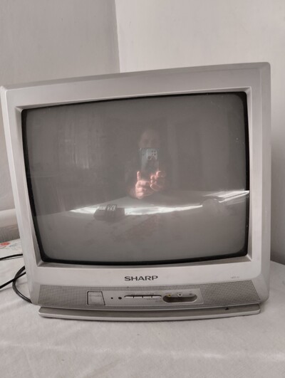 Продам телевизор SHARP.