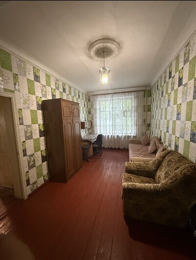 Продаються 2 кімнати у гуртожитку, в центрі міста