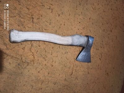 Продам хороший топор,