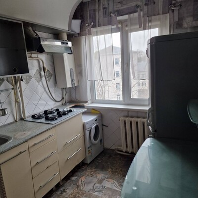 Продам 3-х кімнатну квартиру на Польовій.