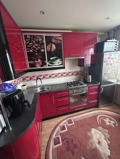 Продам 2 кімнатну з гарним ремонтом