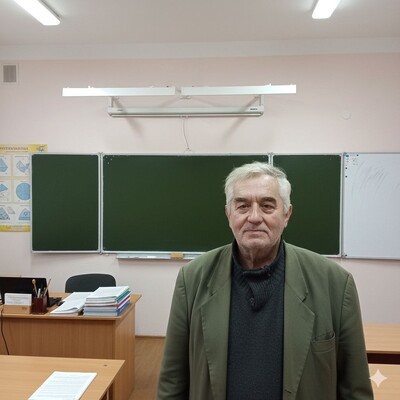 Репетитор з математики (алгебри/геометрії)