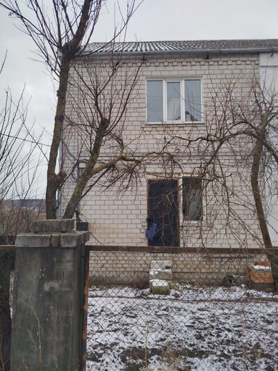 Продам окремий будинок з земельною ділянкою