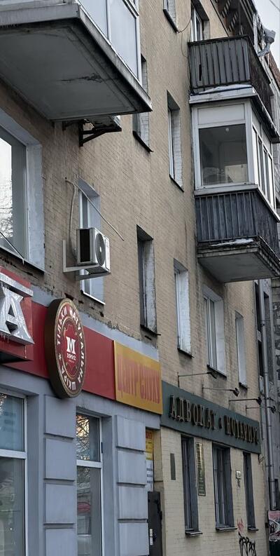 Продам 2-х кімнатну сталінку на Київській