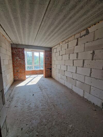 Продам 1 кім квартиру з гаражем.