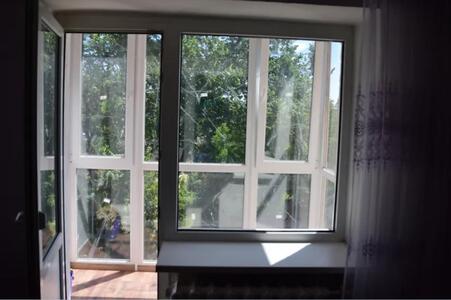 2 кімната на середньому поверсі