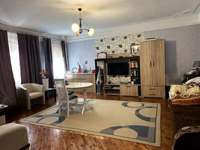 Продаж будинку в місті