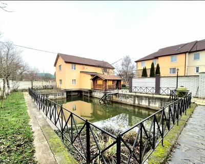 Два будинки р-н Аєропорту