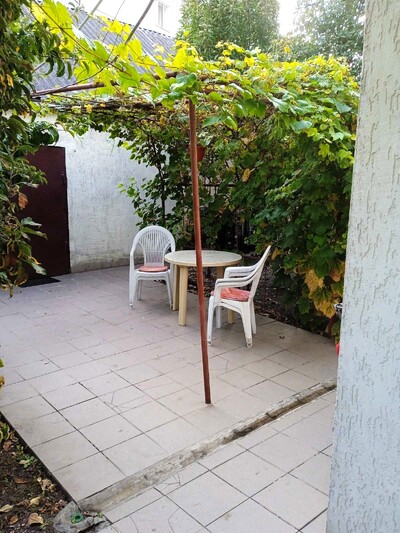 Частина будинку в центрі окремий двір центральні комунікації