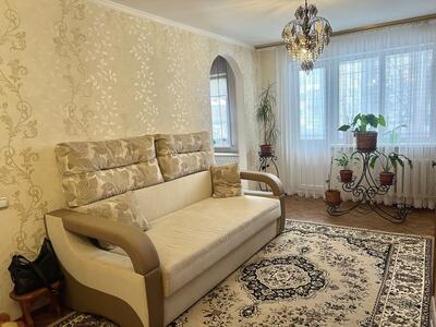 Здам двокімнатну квартру в цертрі міста на короткий термін.