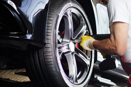 Шиномонтажник.