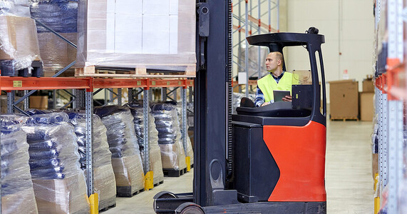 На склад будівельних матеріалів потрібні: