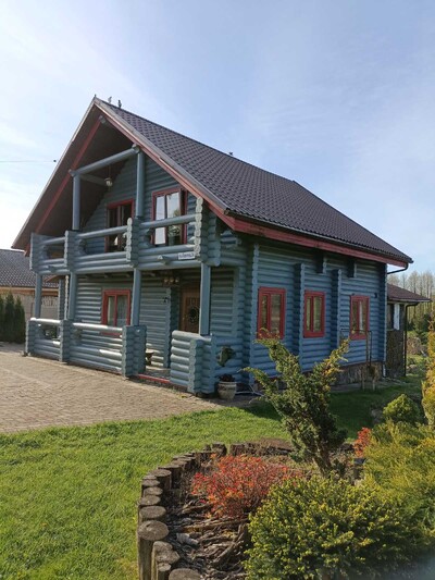 Продам затишний дерев"яний будинок в тихому, безпечному місці біля водойми на околиці Луцька!