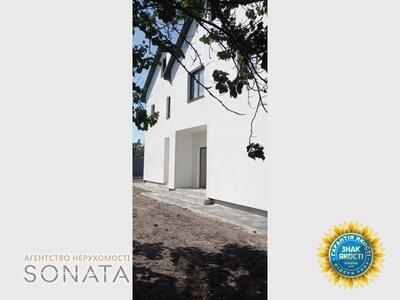Продається елітний таунхаус біля парку Соборний. Можна за програмою єОселя. Світло не вимикають!