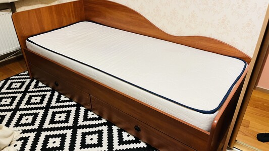ПРОДАЖ Ліжко з матрасом 90×190 см, вживане