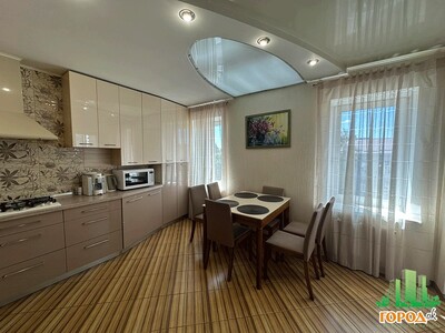 4 кімнатна квартира з ремонтом. Автономне газове опалення!