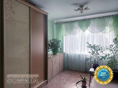 Продається простора кімната 17.7кв.м. в гуртожитку (вул.Надпільна 530).