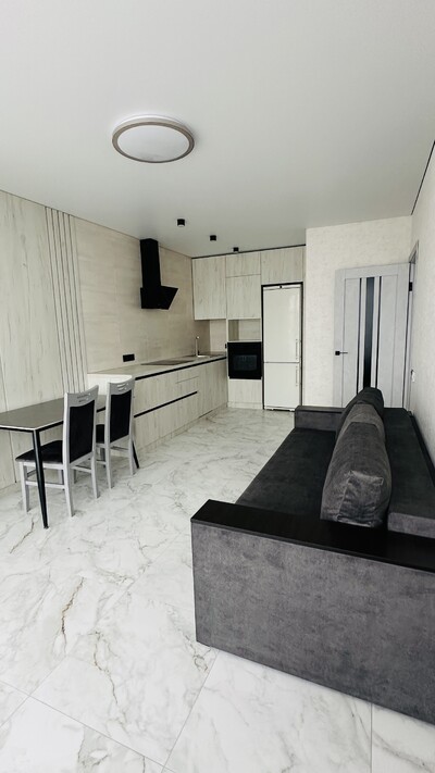 Сучасна однокімнатна квартира з видом на р. Дніпро