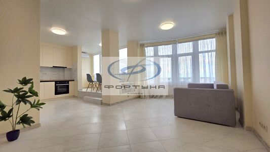 Квартира з ремонтом у новобудові. Центр