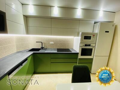 Пропонується до продажу сучасна, стильна квартира в самому центрі нашого міста.