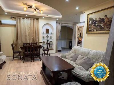 Продаж просторої 3-кімнатної квартири з дорогим ремонтом у районі Казбет