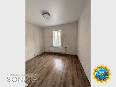 Продається затишна квартира 51 м2: дві кімнати, кухня, санвузол, коридор, веранда.