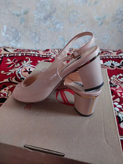 Жіночі босоніжки нові