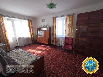 Квартира у центрі м.Сміла в скромному житловому стані, але чиста та охайна.