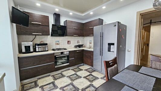 ЗАТИШНА 2кім.кв в ДОГЛЯНУТОМУ ЖК Нова МИТНИЦЯ з ДИЗАЙНЕРСЬКИМ ремонтом