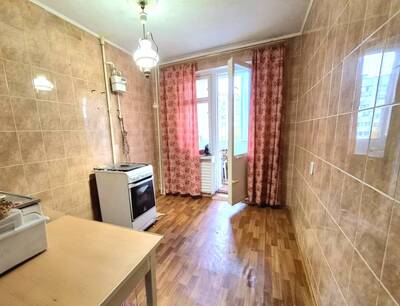 Простора 3 кімнатна квартира на ПЗР