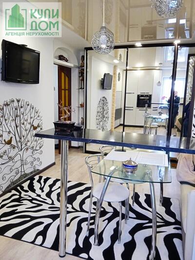 Продам 3-кімнатну квартиру на вулиці Островського