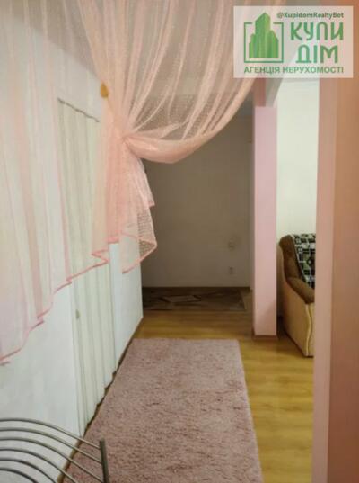 Продам 4-х комнатну квартиру