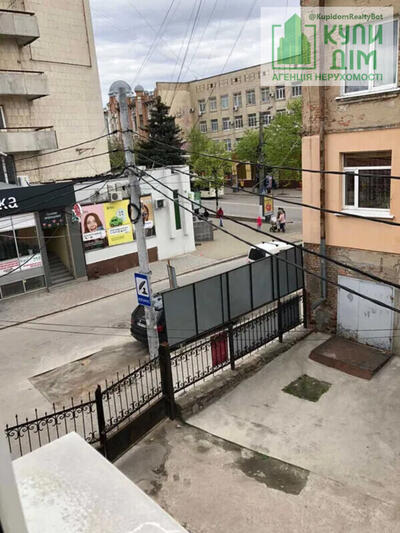 Продам 4-х кімнатну квартиру в Центрі