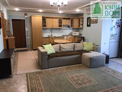 Продам квартиру 4 кімнатна з меблями та з гаражем.